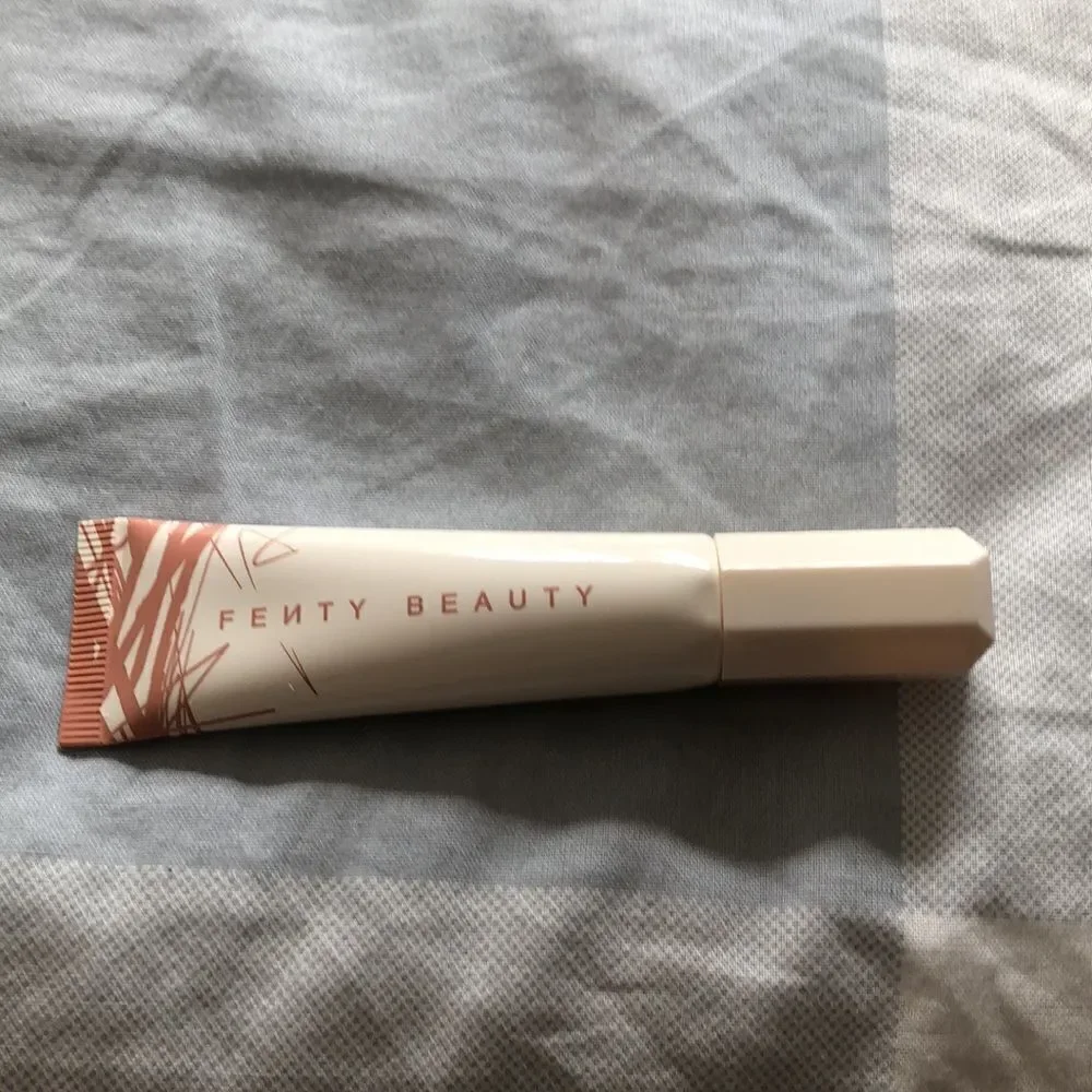 Fenty Beauty Pro Kisse’r Lip balm in Latte Lips NIB